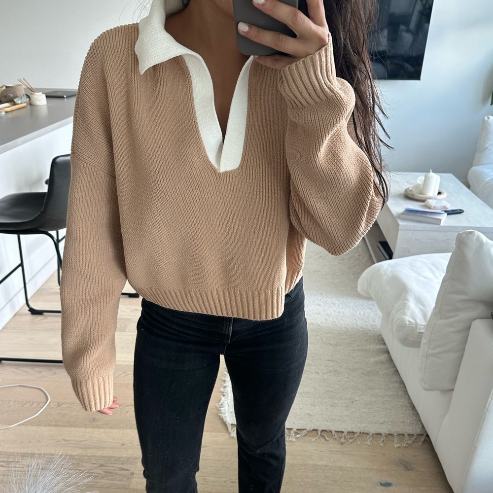 Abercrombie two-tone collared sweater. Open front V neck